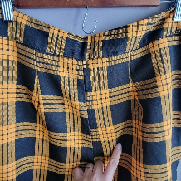 Neaitiful Nasty Gal High Waisted Check Print Tapered Pants Size 4 Zip / Button - Picture 6 of 8